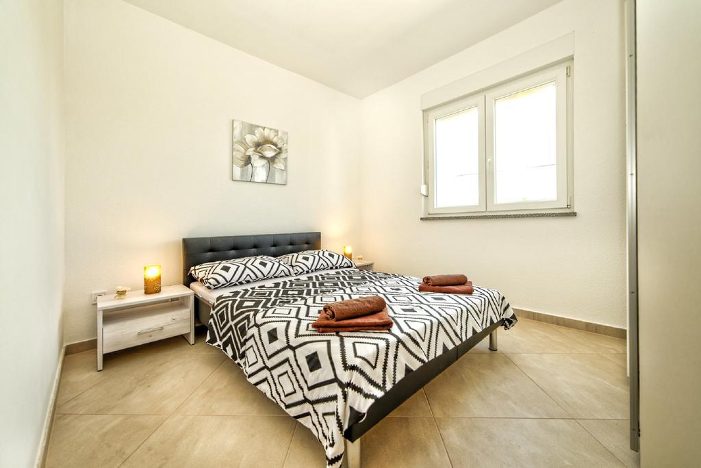 Apartment Una Pula Exterior photo